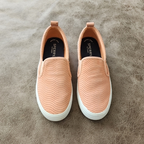 Sperry Women's Crest Twin Gore Leather Wave Perforated Sneaker - Picture 3 of 7